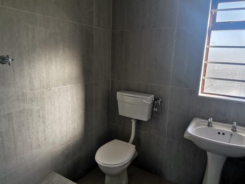 To Let 1 Bedroom Property for Rent in Goodwood Central Western Cape